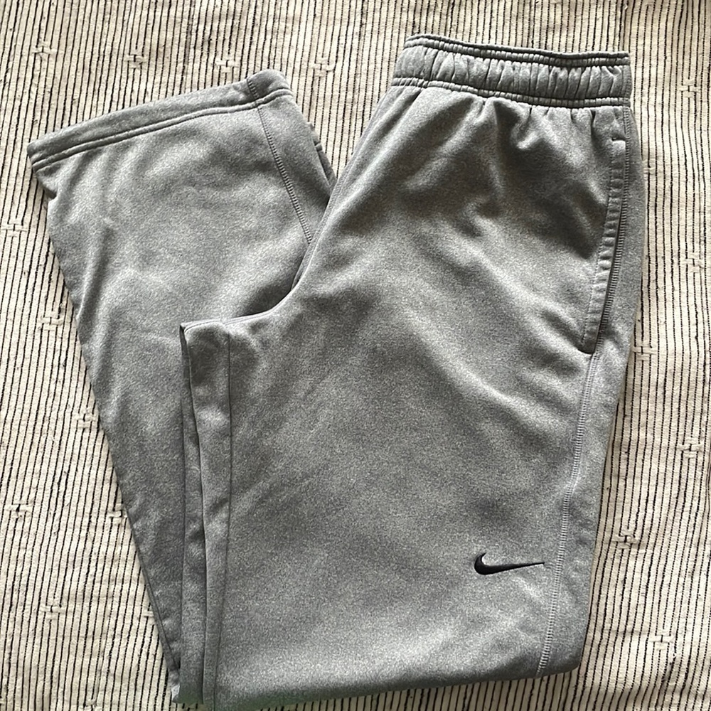 Nike mens ThermaFit sweatpants